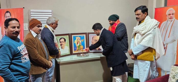 मतदाता दिवस पर युवा मोर्चा