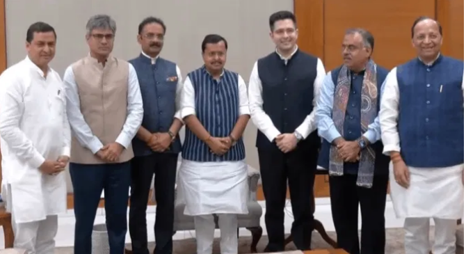 राघव चड्ढा समेत बागी सांसदों ने थामा BJP का दामन, नितिन नवीन ने दिलाई सदस्यता