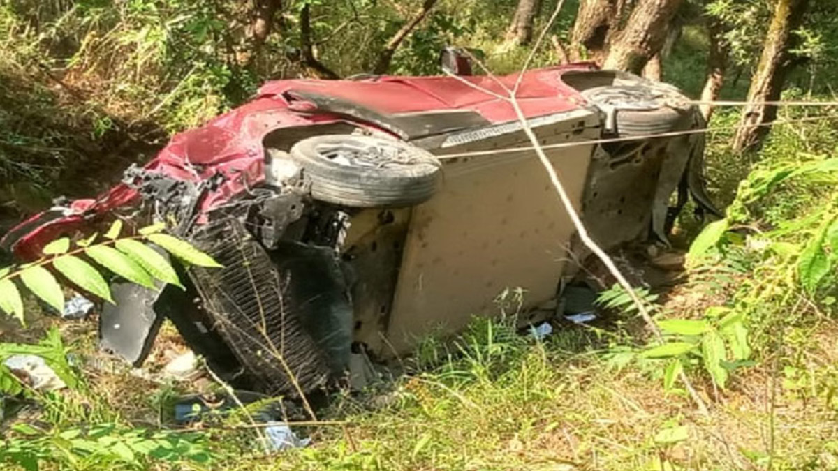 Bhawali Road Accident : 100 फीट गहरी खाई में गिरी कार; 5 लोगों की मौत Bhawali Road Accident : 100 फीट गहरी खाई में गिरी कार; 5 लोगों की मौत