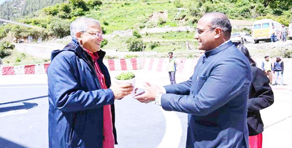 Chief Election आयुक्त ज्ञानेश कुमार पहुंचे उत्तरकाशी, हर्षिल पोलिंग बूथ का करेंगे निरीक्षण Chief Election आयुक्त ज्ञानेश कुमार पहुंचे उत्तरकाशी, हर्षिल पोलिंग बूथ का करेंगे निरीक्षण