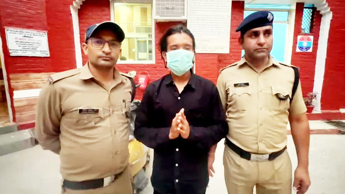 Haridwar Bomb Threat की धमकी से हड़कंप, 12 घंटे में आरोपी गिरफ्तार Haridwar Bomb Threat की धमकी से हड़कंप, 12 घंटे में आरोपी गिरफ्तार