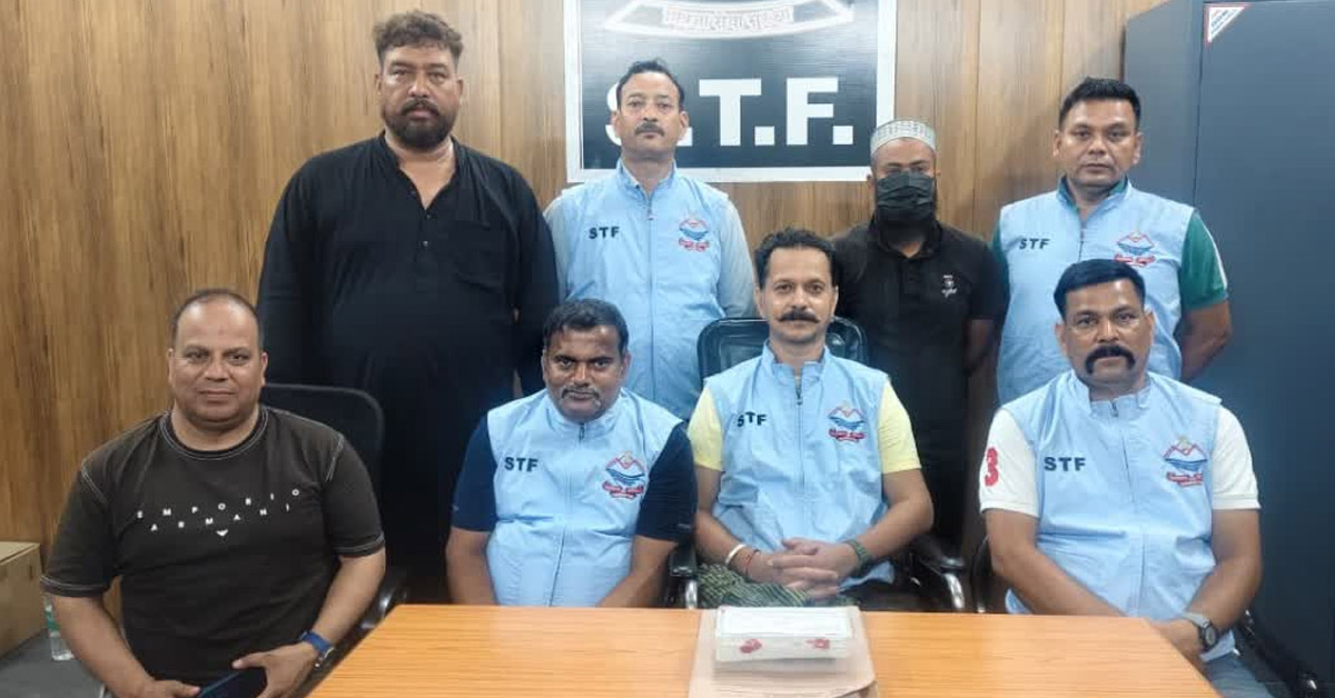 Gadarpur से युवक गिरफ्तार, कट्टरपंथी गतिविधियों और संदिग्ध हथियार बरामदगी का एसटीएफ का दावा Gadarpur से युवक गिरफ्तार, कट्टरपंथी गतिविधियों और संदिग्ध हथियार बरामदगी का एसटीएफ का दावा