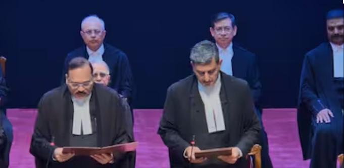 Supreme-court: CJI सूर्यकांत ने दिलाई शपथ में, अब केवल एक पद रिक्त; बार से सीधे नियुक्त होने वाली दूसरी महिला बनीं वीएस मोहना Supreme-court: CJI सूर्यकांत ने दिलाई शपथ में, अब केवल एक पद रिक्त; बार से सीधे नियुक्त होने वाली दूसरी महिला बनीं वीएस मोहना