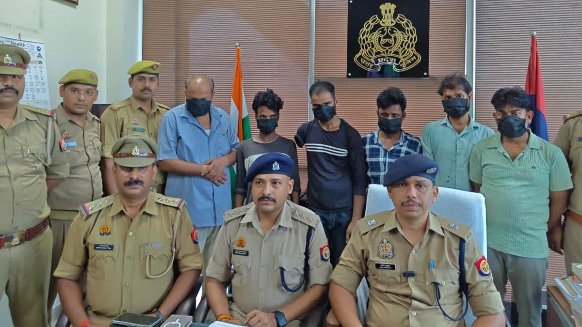 Indiranagar में दिनदहाड़े चोरी करने वाले अंतरजनपदीय गिरोह का खुलासा, मास्टरमाइंड समेत 6 गिरफ्तार Indiranagar में दिनदहाड़े चोरी करने वाले अंतरजनपदीय गिरोह का खुलासा, मास्टरमाइंड समेत 6 गिरफ्तार