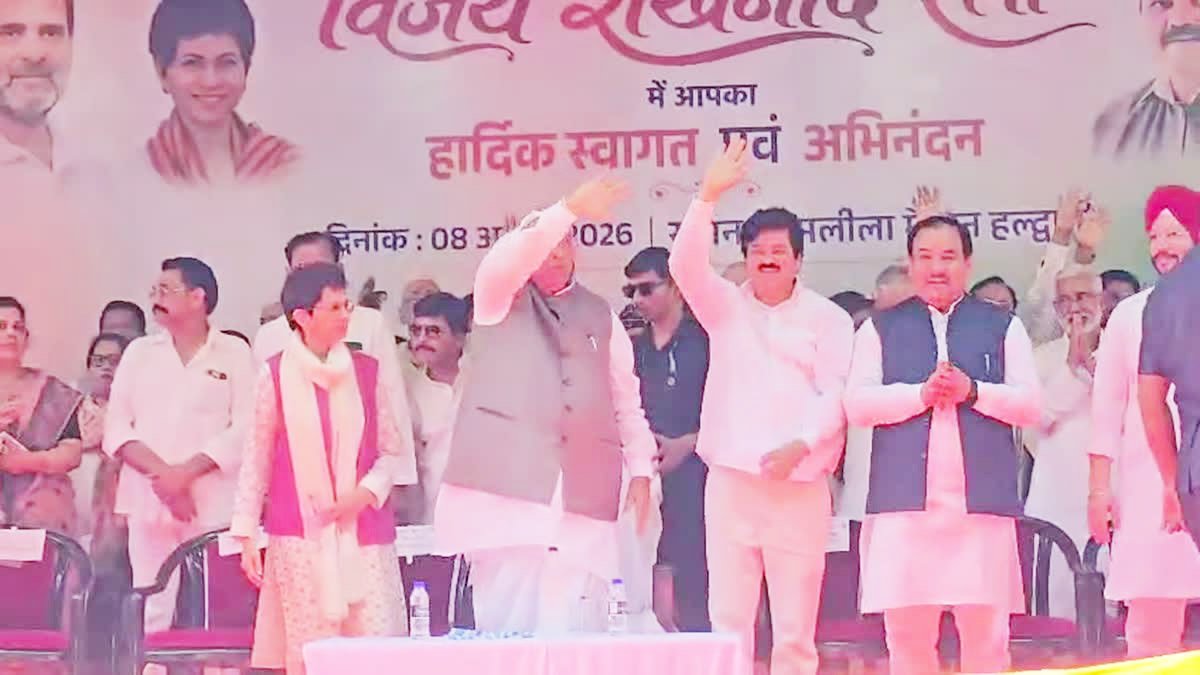 कांग्रेस अध्यक्ष मल्लिकार्जुन खड़गे हल्द्वानी पहुंचे, रामलीला मैदान में जनसभा के जरिए कांग्रेस ने विधानसभा चुनाव का आगाज किया। कांग्रेस अध्यक्ष मल्लिकार्जुन खड़गे हल्द्वानी पहुंचे, रामलीला मैदान में जनसभा के जरिए कांग्रेस ने विधानसभा चुनाव का आगाज किया।