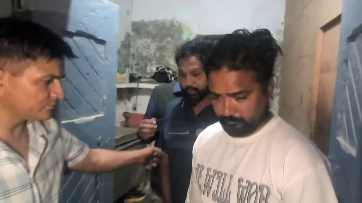 806 Gram Heroin के साथ दो तस्कर गिरफ्तार, कीमत 1 करोड़ से ज्यादा 806 Gram Heroin के साथ दो तस्कर गिरफ्तार, कीमत 1 करोड़ से ज्यादा