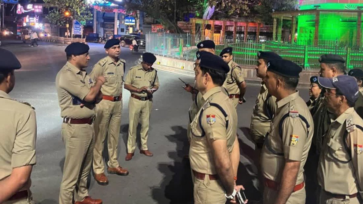 Dehradun Police में बड़ा फेरबदल, 53 निरीक्षक-उपनिरीक्षकों के तबादले Dehradun Police में बड़ा फेरबदल, 53 निरीक्षक-उपनिरीक्षकों के तबादले