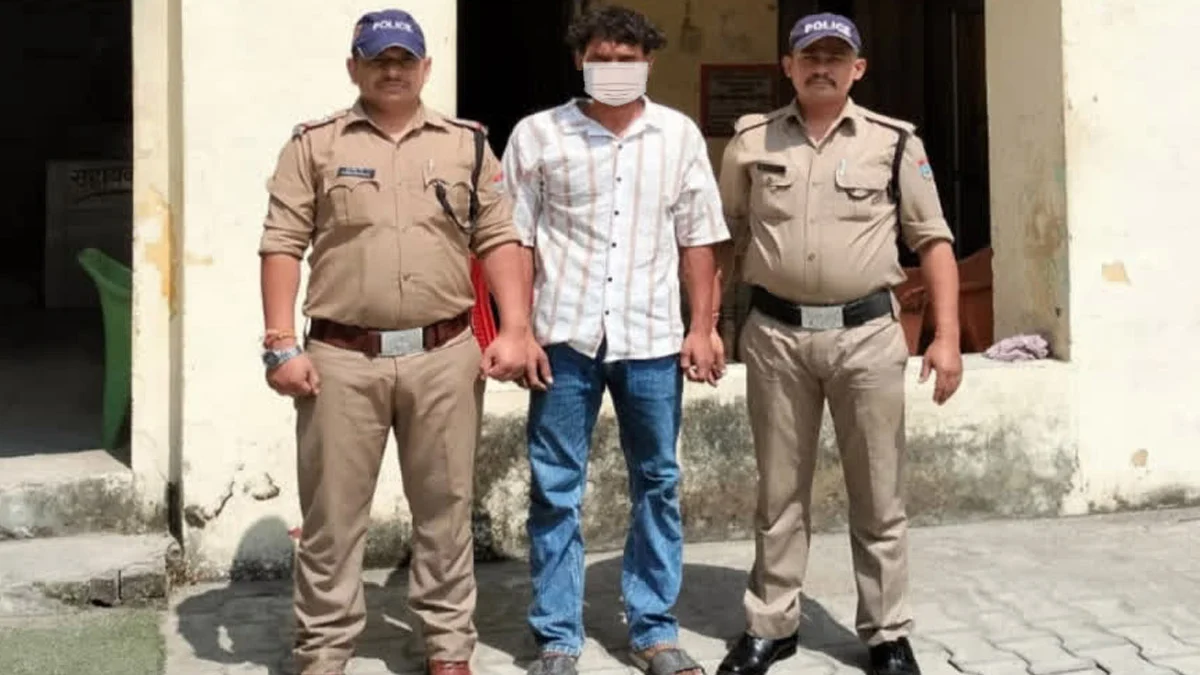 Haridwar : नाबालिग से दुष्कर्म और ब्लैकमेलिंग का आरोप, पुलिस दबिश के बाद आरोपी ने कनखल कोतवाली में किया सरेंडर Haridwar : नाबालिग से दुष्कर्म और ब्लैकमेलिंग का आरोप, पुलिस दबिश के बाद आरोपी ने कनखल कोतवाली में किया सरेंडर