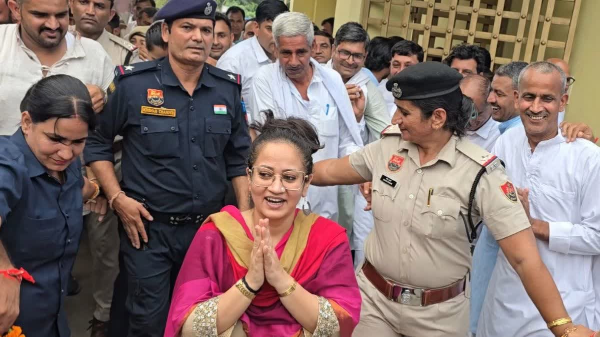 Haryana में फिर BJP सरकार का दावा, आरती राव बोलीं- कांग्रेस के ‘70 पार’ के दावे होंगे हवा-हवाई Haryana में फिर BJP सरकार का दावा, आरती राव बोलीं- कांग्रेस के ‘70 पार’ के दावे होंगे हवा-हवाई