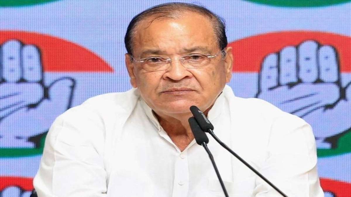 Shuddhikaran मामले में FIR के बाद यशपाल आर्य का हमला, राहुल गांधी पर दर्ज मुकदमा रद्द करने की मांग Shuddhikaran मामले में FIR के बाद यशपाल आर्य का हमला, राहुल गांधी पर दर्ज मुकदमा रद्द करने की मांग