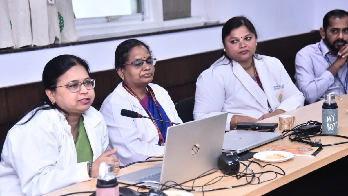 Uttarakhand के पहाड़ों में 5G एंबुलेंस बदल सकती है इलाज की तस्वीर, रास्ते में ही मिलेगा ICU जैसा बैकअप Uttarakhand के पहाड़ों में 5G एंबुलेंस बदल सकती है इलाज की तस्वीर, रास्ते में ही मिलेगा ICU जैसा बैकअप