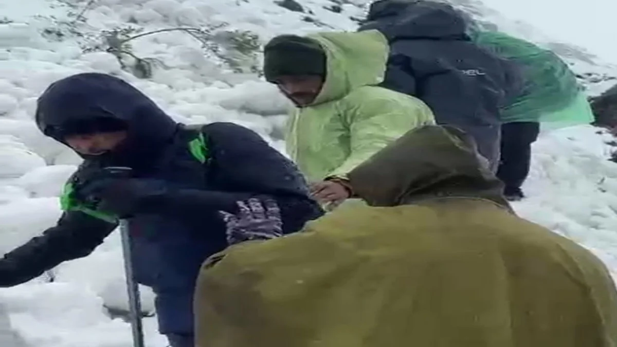 Uttarkashi में मौसम का असर: गोमुख-तपोवन में फंसे 121 ट्रेकर सुरक्षित रेस्क्यू, 136 के लिए भी अभियान जारी Uttarkashi में मौसम का असर: गोमुख-तपोवन में फंसे 121 ट्रेकर सुरक्षित रेस्क्यू, 136 के लिए भी अभियान जारी