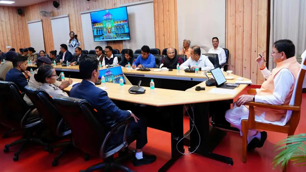 CM Dhami की 4 घंटे की मैराथन बैठक, अधिकारियों को सख्त निर्देश; टूटी सड़कें और कुंभ 2027 पर फोकस CM Dhami की 4 घंटे की मैराथन बैठक, अधिकारियों को सख्त निर्देश; टूटी सड़कें और कुंभ 2027 पर फोकस