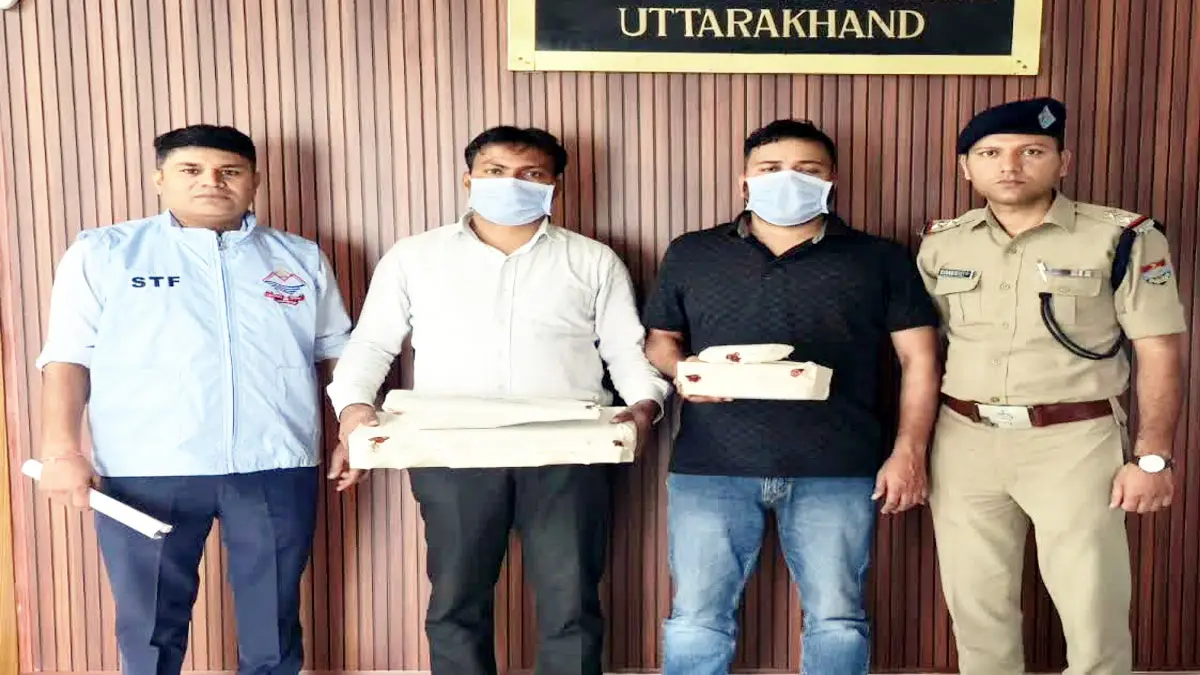 Dehradun में अवैध सिम बॉक्स से चल रहे संदिग्ध कॉल सेंटर का भंडाफोड़, 2 मैनेजर गिरफ्तार Dehradun में अवैध सिम बॉक्स से चल रहे संदिग्ध कॉल सेंटर का भंडाफोड़, 2 मैनेजर गिरफ्तार