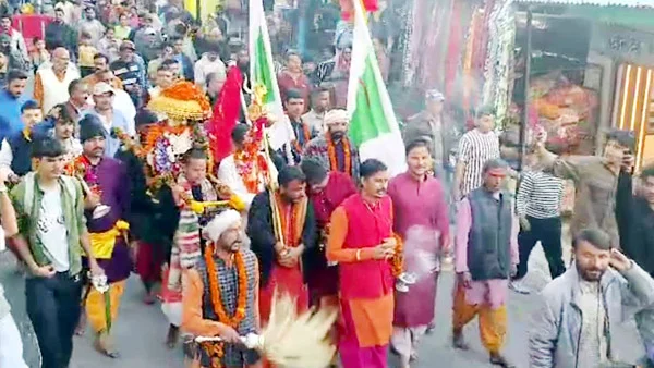 Rudranath की उत्सव डोली पहुंची गोपीनाथ मंदिर, हजारों श्रद्धालुओं ने किए दर्शन Rudranath की उत्सव डोली पहुंची गोपीनाथ मंदिर, हजारों श्रद्धालुओं ने किए दर्शन