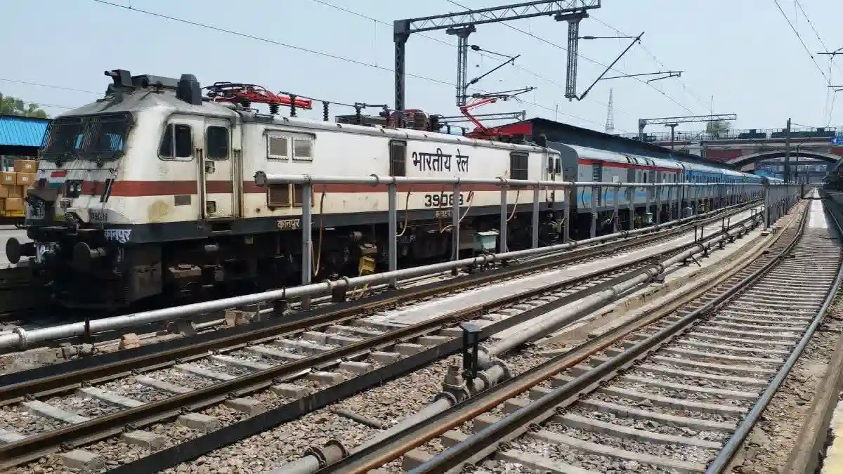 UPSSSC PET 2026: अभ्यर्थियों के लिए रेलवे का बड़ा प्लान, प्रयागराज और कानपुर से चलेंगी एग्जाम स्पेशल ट्रेनें UPSSSC PET 2026: अभ्यर्थियों के लिए रेलवे का बड़ा प्लान, प्रयागराज और कानपुर से चलेंगी एग्जाम स्पेशल ट्रेनें