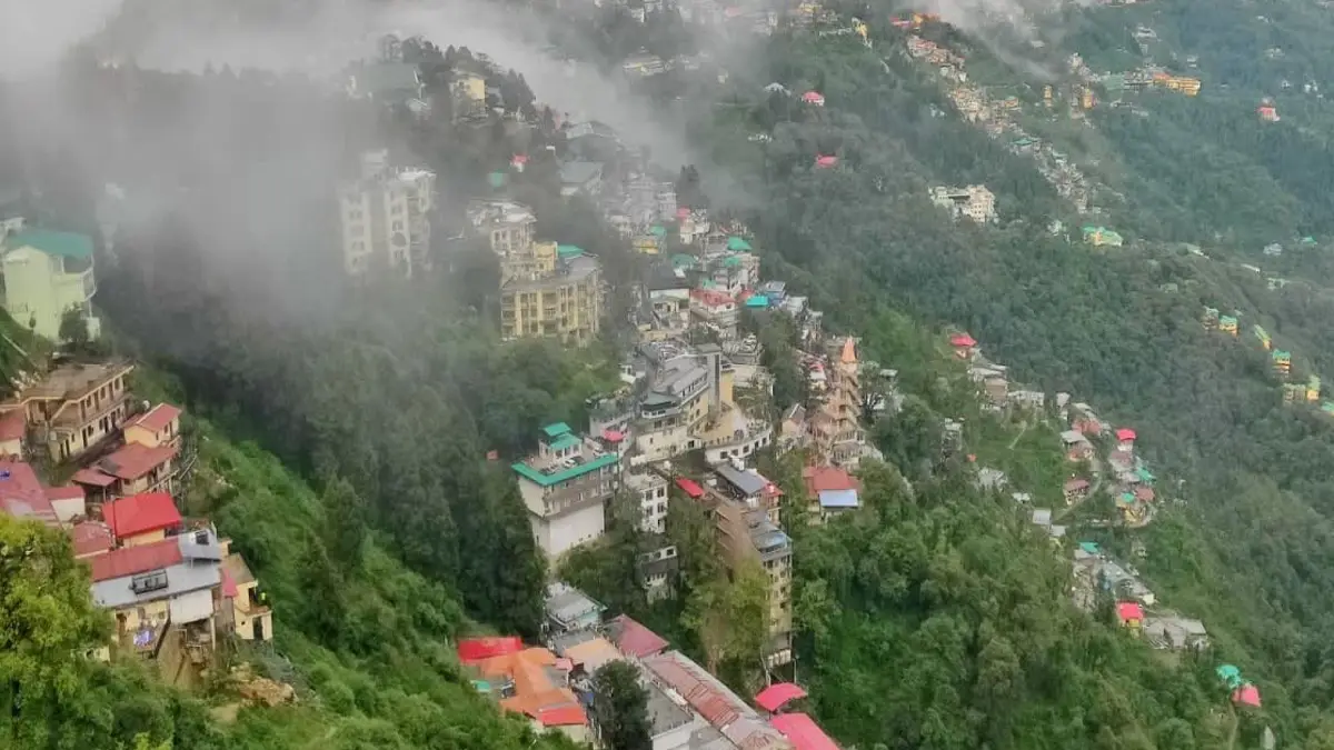 Uttarakhand में फिर बदलेगा मौसम, ऊंचाई वाले इलाकों में बर्फबारी के आसार Uttarakhand में फिर बदलेगा मौसम, ऊंचाई वाले इलाकों में बर्फबारी के आसार