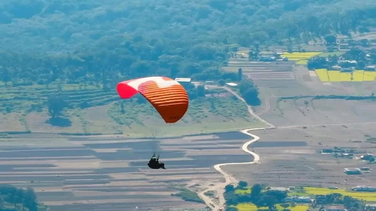 Uttrakhand में पैराग्लाइडिंग से रोजगार की तैयारी, 141 युवाओं को मिला प्रशिक्षण; उपकरण खरीदने पर मिलेगी सब्सिडी Uttrakhand में पैराग्लाइडिंग से रोजगार की तैयारी, 141 युवाओं को मिला प्रशिक्षण; उपकरण खरीदने पर मिलेगी सब्सिडी